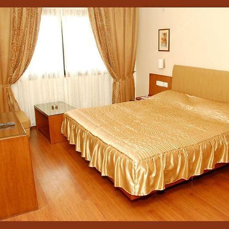 Hotel Deepa Comforts Mangalore Buitenkant foto