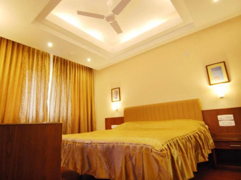 Hotel Deepa Comforts Mangalore Buitenkant foto