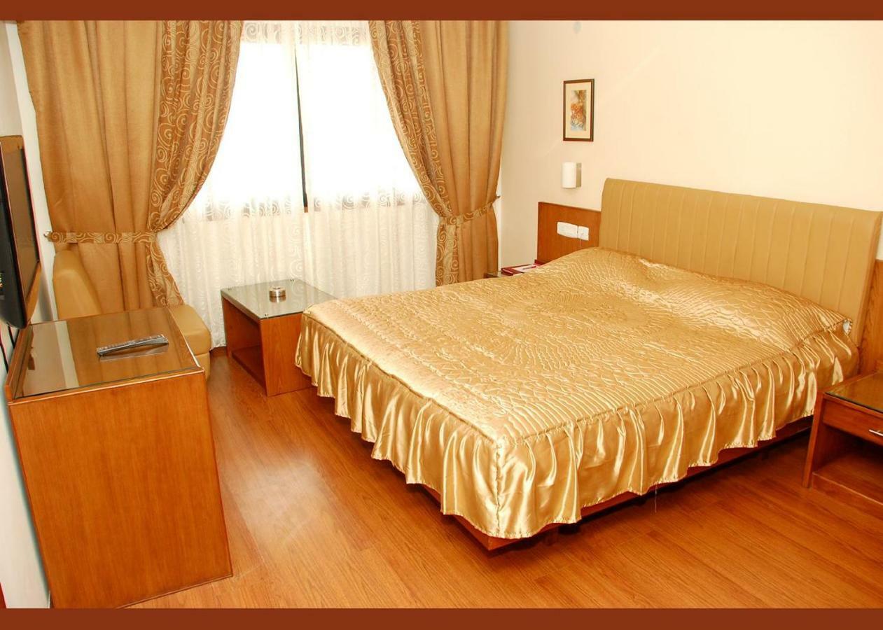 Hotel Deepa Comforts Mangalore Buitenkant foto